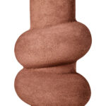DUNAS Large Red Bubble Vase – Textured aluminum vase in a deep red finish with bubble pattern; ideal for modern interiors.