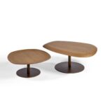 CHICAGO natural oak coffee table set with irregular shapes and golden metal legs.