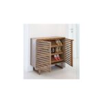 Natural wood small sideboard with slatted palillería doors and glass panels, standing on modern wooden legs.