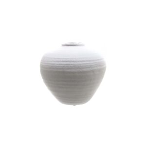 The REGOLA Matt White Ceramic Vase features a minimalist sculptural design and pure matte finish—ideal for both fresh and artificial arrangements in modern interiors.
